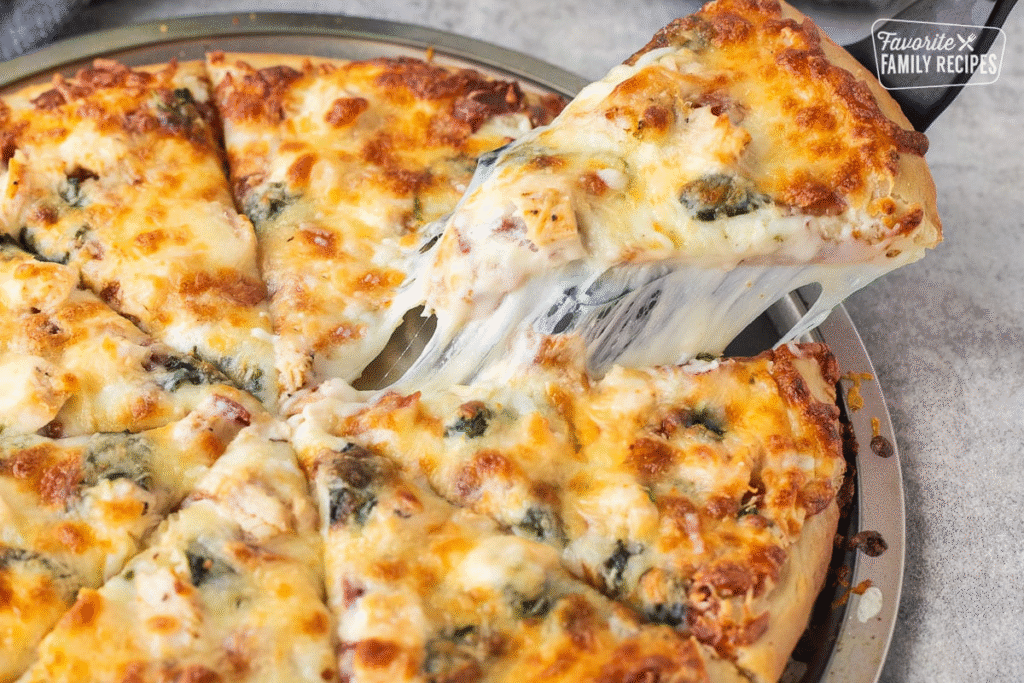 La imagen actual no tiene texto alternativo. El nombre del archivo es: Alfredo-Pizza-cheese-pull.png